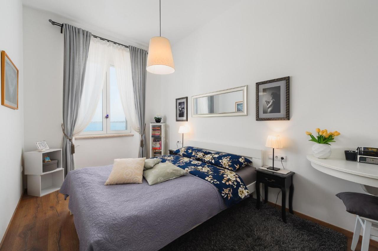 Apartment Nina Porec Bagian luar foto