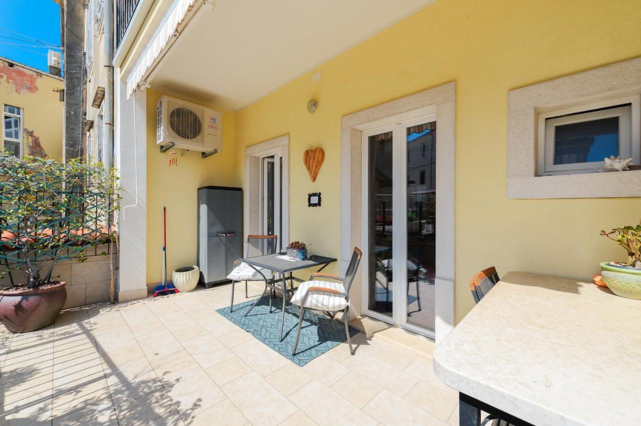 Apartment Nina Porec Bagian luar foto