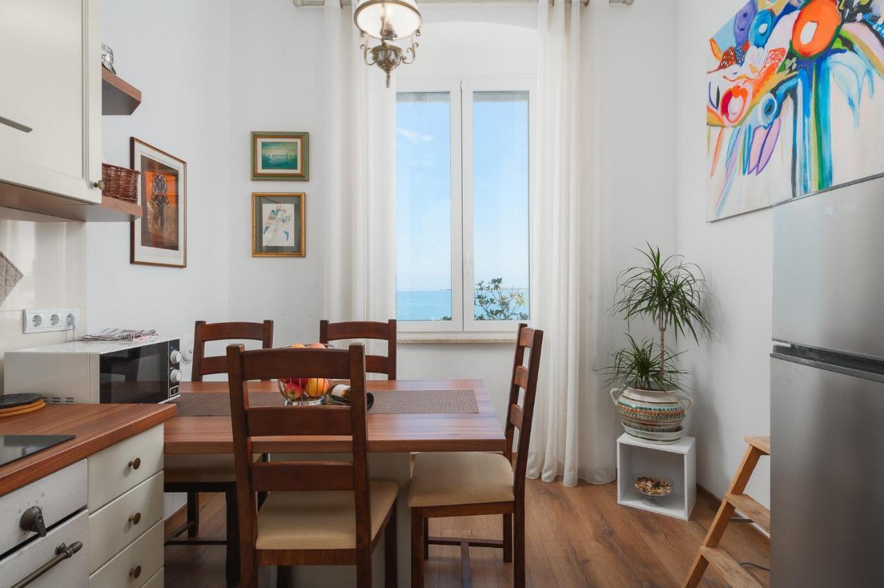 Apartment Nina Porec Bagian luar foto