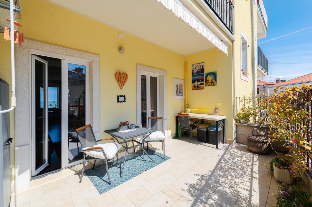Apartment Nina Porec Bagian luar foto