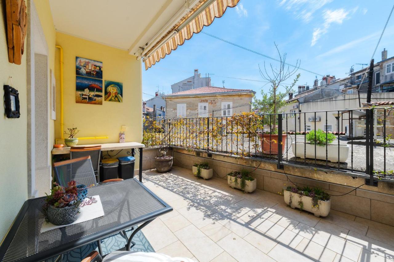 Apartment Nina Porec Bagian luar foto